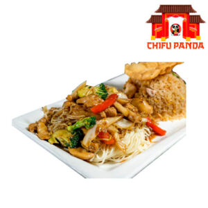 CHAUFA DE POLLO CON TALLARIN SALTADO DE POLLO Y VERDURAS
