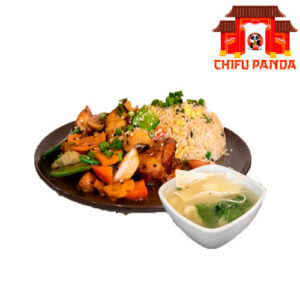 SALTADO DE POLLO CON CHAUFA